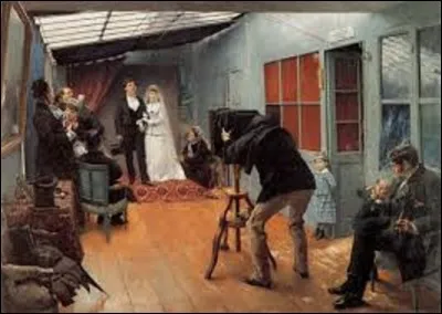 Peinture : 
Datant de 1879, ''Une noce chez le photographe'' est un tableau réalisé par un peintre du mouvement naturalisme. De qui est cette toile ?