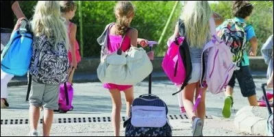 Dans la phrase : "Les enfants sortent de l'école". Quel est le verbe ?