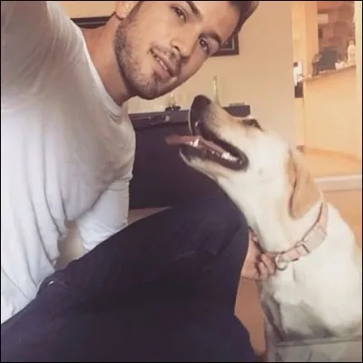 Comment s'appelle sa chienne ?