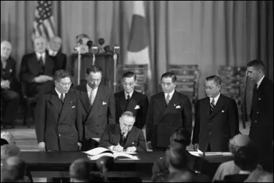 Après la fin de la guerre, en Asie, est-ce qu'un traité de paix fut-il négocié entre les Alliés et ses anciens ennemis ?