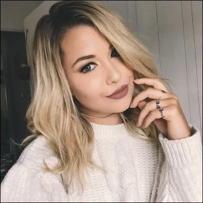 Qui est cette youtubeuse ?