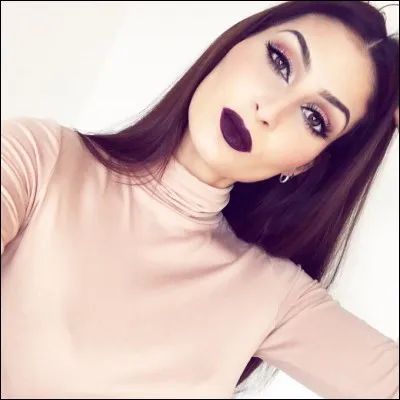 Qui est cette youtubeuse ?