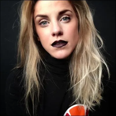 Qui est cette youtubeuse ?