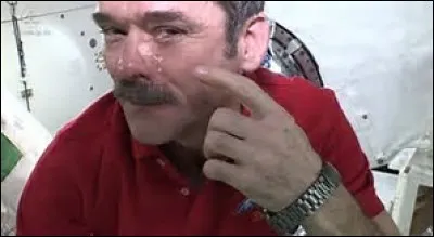 Vous ne pouvez pas pleurer dans l'espace.