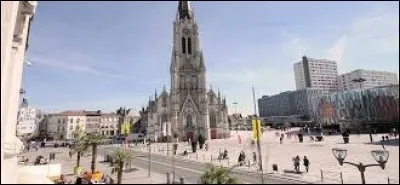 Tourcoing est une ville qui se trouve dans le département du Nord.
