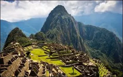 Le Machu Picchu se trouve au Pérou.