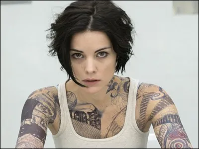 Dans quoi a été retrouvée l'héroïne de la série ?