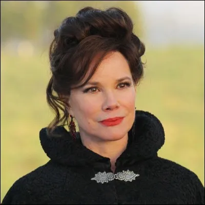 Comment la mère de Regina Mills est-elle morte et qui l'a tuée ?