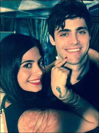 Que sont Alec et Izzy ?