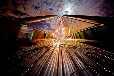 Le mont Blanc dans le massif du Mont-Blanc domine les Grandes Jorasses au nord-est.