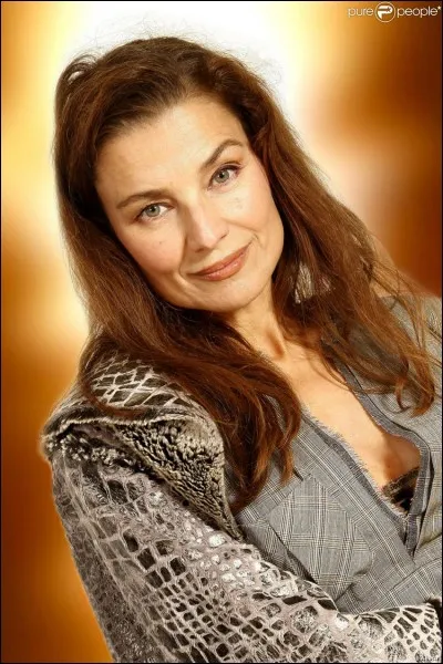 "Prends un petit poisson / Glisse-le entre mes jambes / Il n'y a pas de raison / Pour se tirer la langue".
Pouvez-vous me donner l'interprète de ces paroles ?