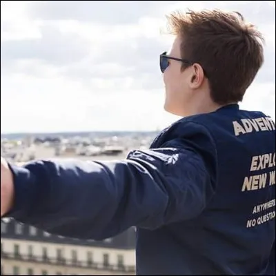 Comment s'appelle la série que Lenni va chanter avec Lou ?