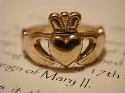 Qui a donné cette bague à Buffy ?