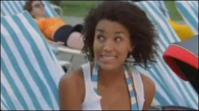 Comment se nomme la femme de Junior ?