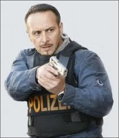 Trouvez la série à l'aide de ce personnage nommé Sami Gerçan !