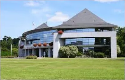 Ville de l'aire urbaine Paloise, sur la rive gauche du Gave de Pau, Lons se situe en région ...