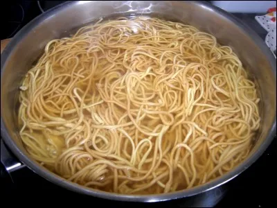 On peut l'avoir bordé de nouilles.