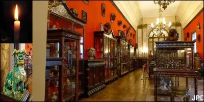Allons au « 59 Avenue Foch » !
Nous sommes au musée d'Ennery. Ce musée présente une collection d'objets essentiellement d'origine chinoise ou japonaise. Mais, pendant une période de son histoire, ce musée avait une particularité technique unique parmi tous les musées parisiens !
Connaissez-vous cette particularité ?