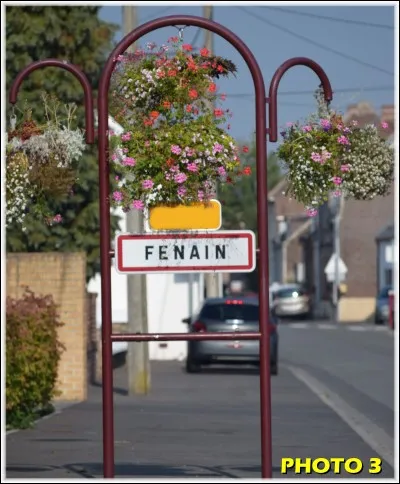 Quel est le nom de la rue o&ugrave; se trouve ce panneau?