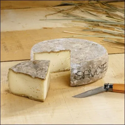 La tomme de Savoie est au lait de chèvre.