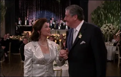 Pourquoi Lorelaï va-t-elle voir ses parents au début ?