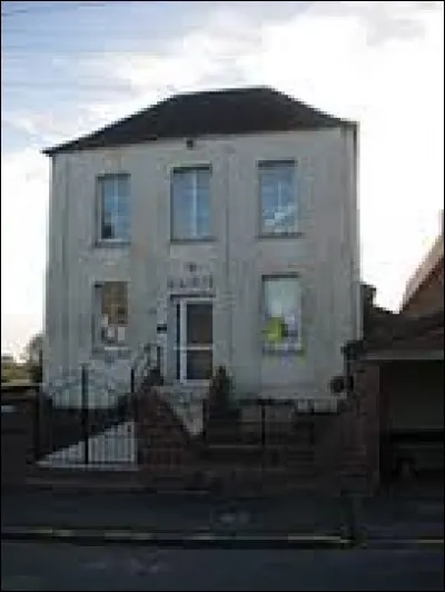 Nous terminons dans les Hauts-de-France, &agrave; Simencourt. Commune de l'arrondissement d'Arras, elle se situe dans le d&eacute;partement ...