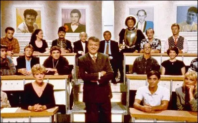 Quel présentateur animait l'émission "La Classe" de 1987 à 1994 ?