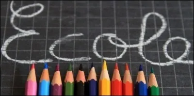 L'instruction est obligatoire pour tous les enfants, de 6 ans à 15 ans.