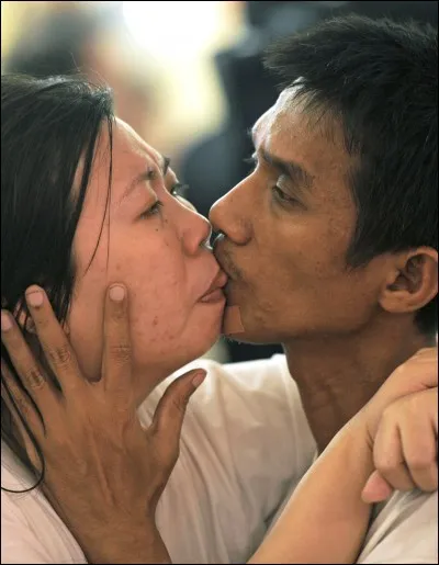 Quel record du monde du plus long baiser un couple tha&iuml;landais d&eacute;tient-il ?