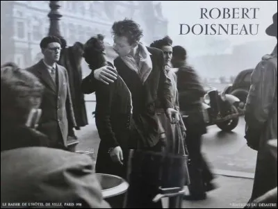 Quel monument parisien donne son nom &agrave; un c&eacute;l&egrave;bre baiser photographi&eacute; par Robert Doisneau ?