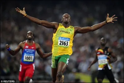 Ce n'est qu'en 2008 qu'Usain Bolt découvre l'épreuve du 100 m. Il bat le record du monde lors sa cinquième course de cette discipline avec un temps de 9 s 72 devançant son ancien compatriote Asafa Powell de 2 centièmes. Avec quelle course Usain Bolt a-t-il réussi cette exploit ?