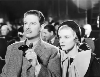 Combien y a-t-il de marches dans le film d'Alfred Hitchcock, sorti en 1935 ?