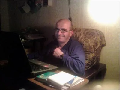 Que fait cet homme ?