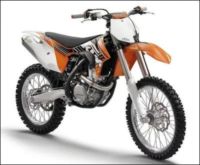 Quelle est la cylindr&eacute;e de cette moto ?