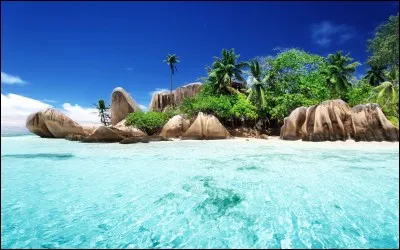 Quelle île des Seychelles abrite la plage paradisiaque de l'Anse Source d'Argent ?