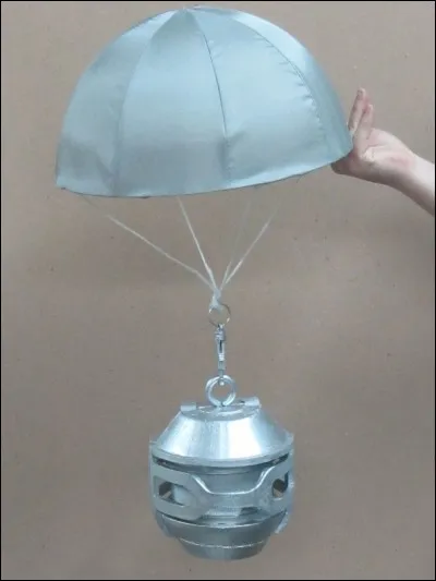 Combien de petits parachutes sponsors Katniss a-t-elle reçus dans " le Hunger Games 1 " ?