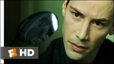 Dans quelle trilogie Néo découvre-t-il que le monde dans lequel il vit n'est qu'un monde virtuel ?