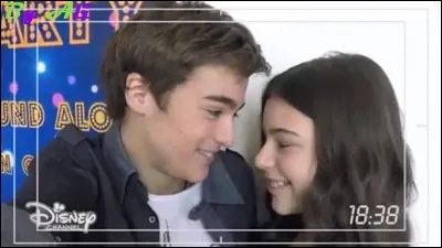 Avec qui sort Alex après avoir quitté Emma ?