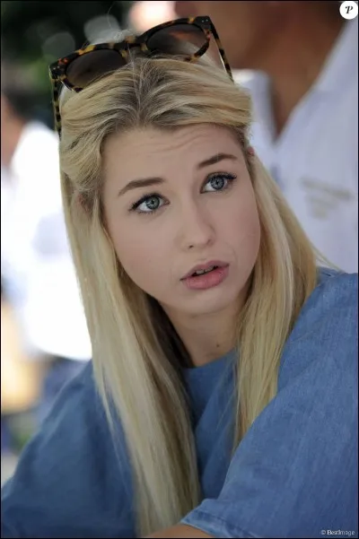 EnjoyPhoenix habite en/aux :