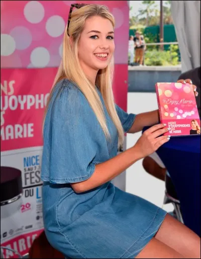 Quand EnjoyPhoenix est-elle devenue la troisième youtubeuse française après Natoo ?