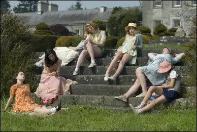 Quel chanteur était ''amoureux de tout un pensionnat'' de jeunes filles dans la chanson ''Fontenay-aux-Roses'' ?