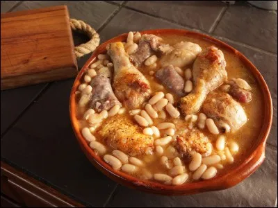 Quel est le lieu de création du cassoulet, célèbre repas français ?