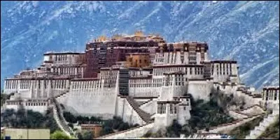 Le tropique du Cancer passe dans le sud de la Chine. Au nord, le Tibet est une région appréciée des amateurs de trekking. Quel est le nom du palais d'hiver des dalaï-lamas que peuvent admirer les randonneurs à Lhassa ?