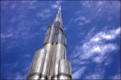 Dans quel État des Émirats arabes unis a été édifiée la tour Burj Khalifa, la plus haute du monde en 2017 ?
