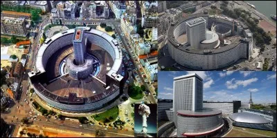 Allons au « 116, avenue du Président-Kennedy », à la « maison de la radio » !
La « maison de la radio » a la particularité d'être équipée d'une installation que l'on ne retrouve que dans trois autres endroits dans Paris.
Quelle est cette installation ?