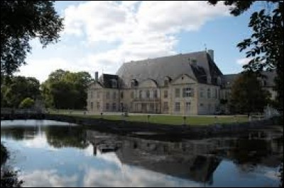 Notre balade quotidienne commence aujourd'hui au château de Dinteville. Petit village Haut-Marnais de 54 habitants, il se situe en région ...