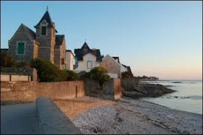 Je vous propose une balade dans les Pays-de-la-Loire, à Piriac-sur-Mer. Station balnéaire à la pointe de la presqu'île de Guérande,sur la Côte-d'Amour, elle se situe dans le département ...