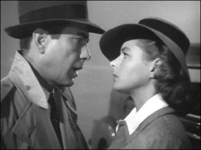 Le nom de cette ville d'Afrique du Nord est le titre de ce célèbre film qui réunit Humphrey Bogart et Ingrid Bergman. Quelle est cette ville ?