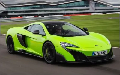 Indiquez le nom de la voiture.