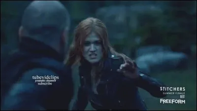 Une fois dans le lac, Valentin invoque quel ange ?